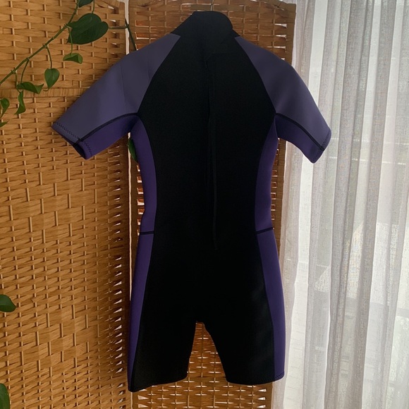 Mountain warehouse - shorty wetsuit 2.5/2mm - size US 4-6 - never been worn - Picture 4 of 6